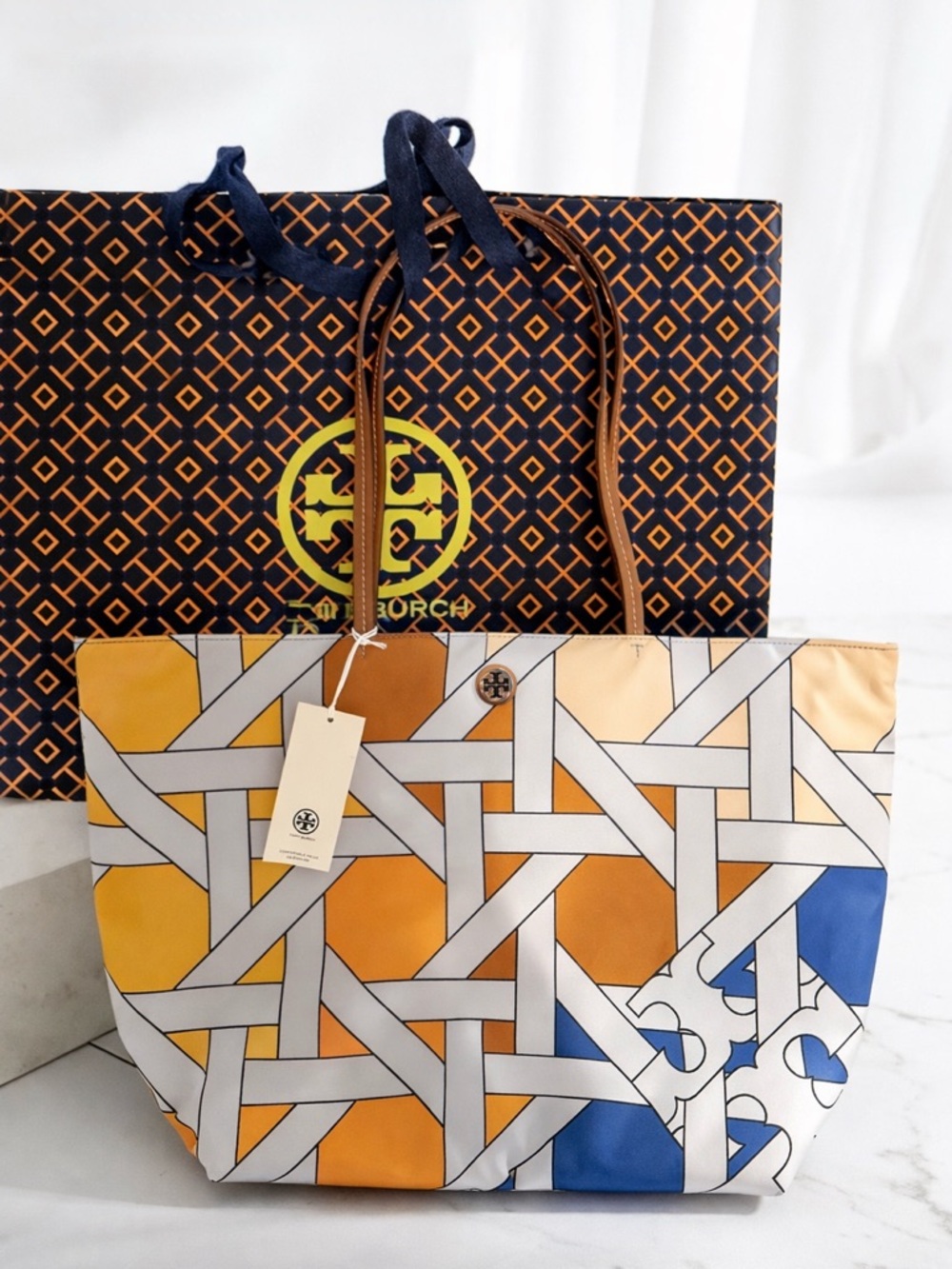 NWT TORY BURCH NYLON PRINTED TOTE BAG in BLUE BASKETWEAVE
COLOR BLOCK